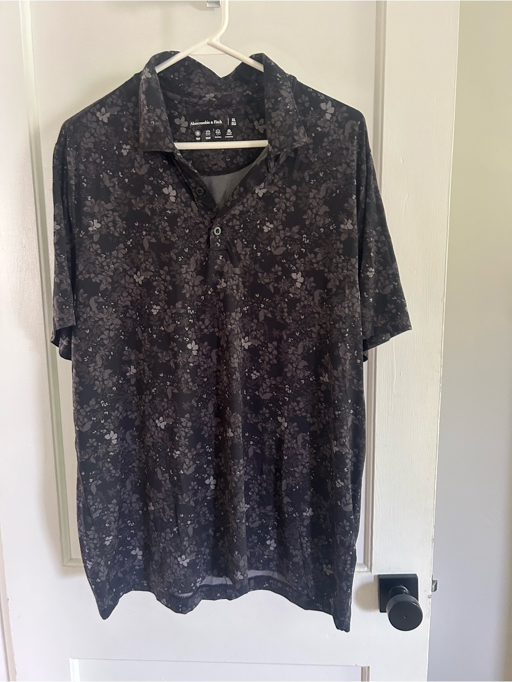 Abercrombie & Fitch Men's Black Floral Polo Shirt